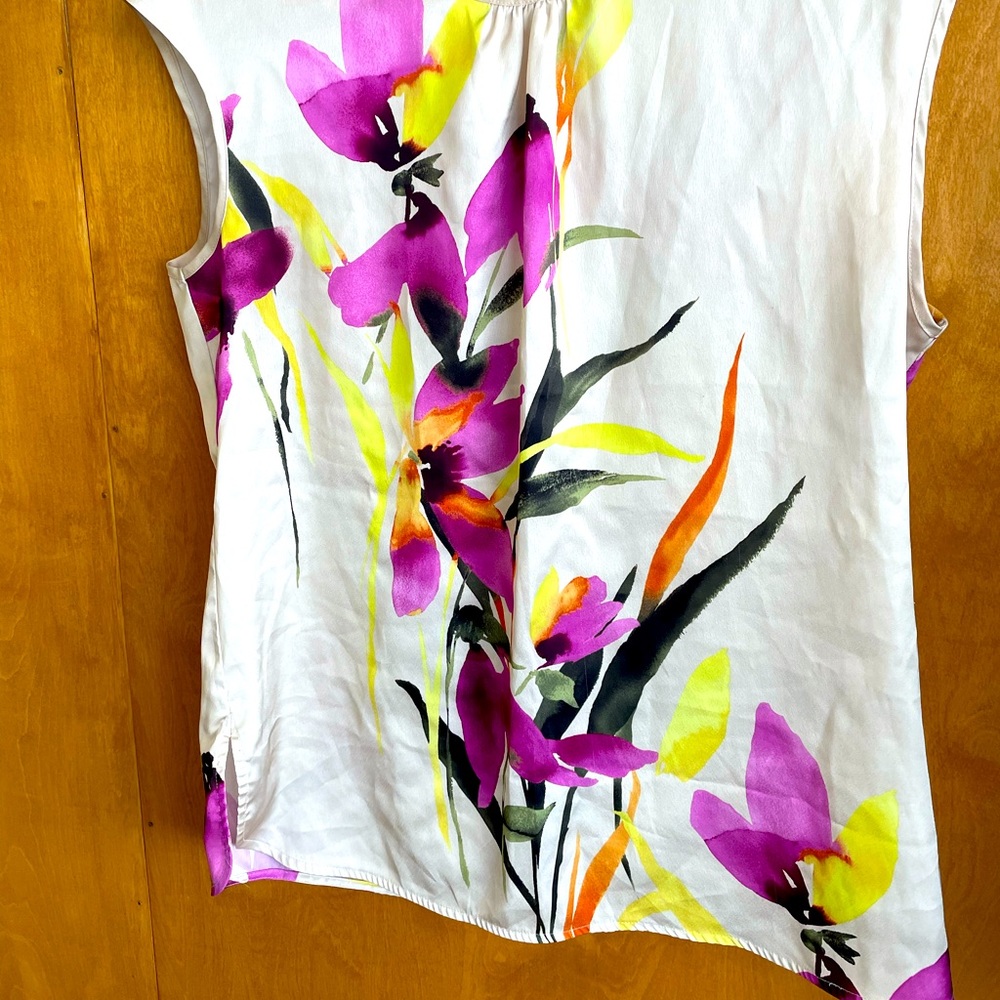Ladies size Medium Satin Glowered Top